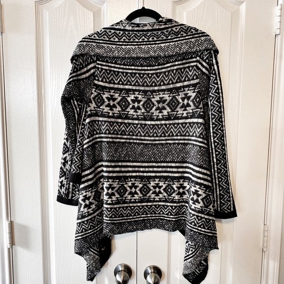 Woman’s Open Kimono Poncho Geography Print Size Medium - Picture 2 of 9